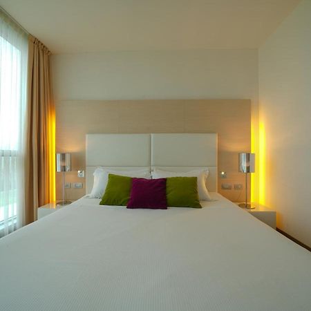 Hotel Pisa Tower Plaza Exteriér fotografie A room at the hotel