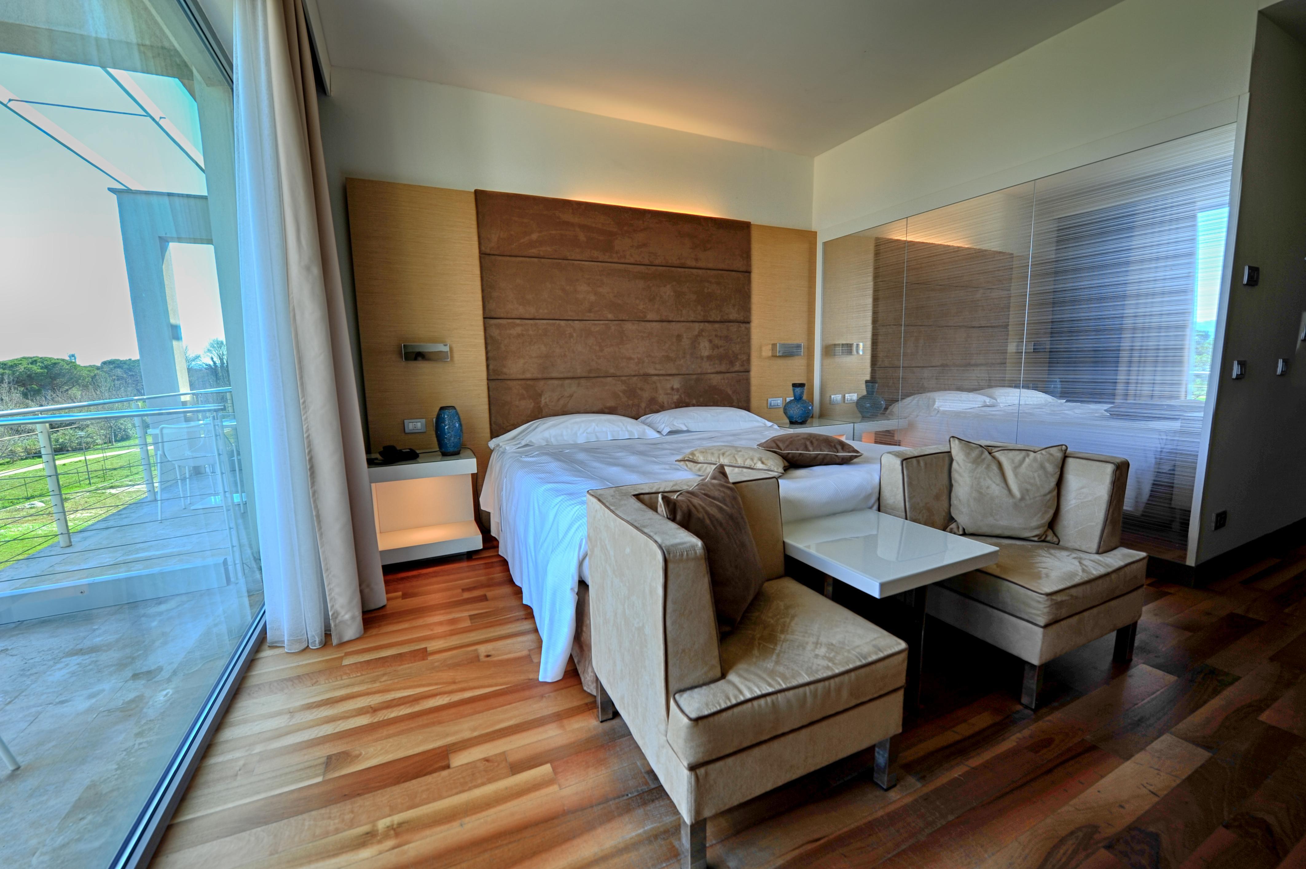 Hotel Pisa Tower Plaza Exteriér fotografie A room at the hotel