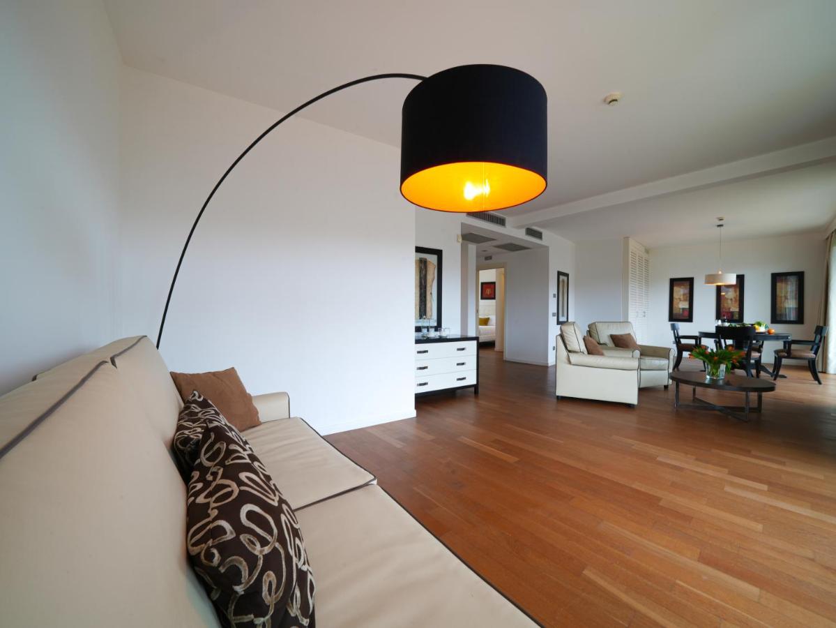 Hotel Pisa Tower Plaza Exteriér fotografie A floor lamp