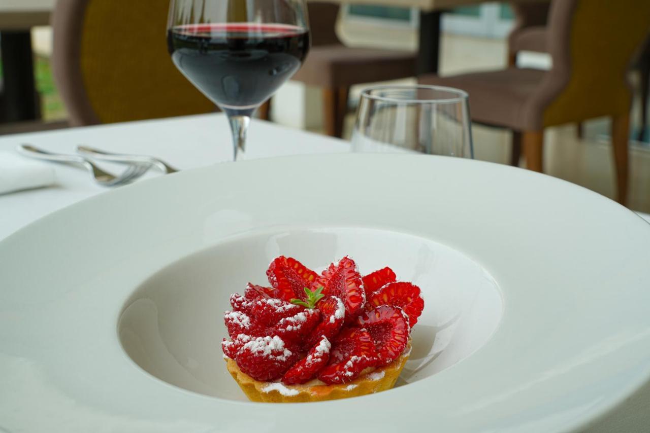 Hotel Pisa Tower Plaza Exteriér fotografie A dessert at the restaurant