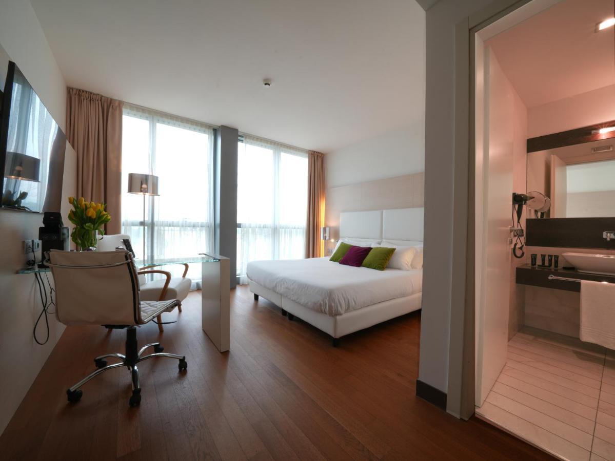 Hotel Pisa Tower Plaza Exteriér fotografie A typical room at the hotel