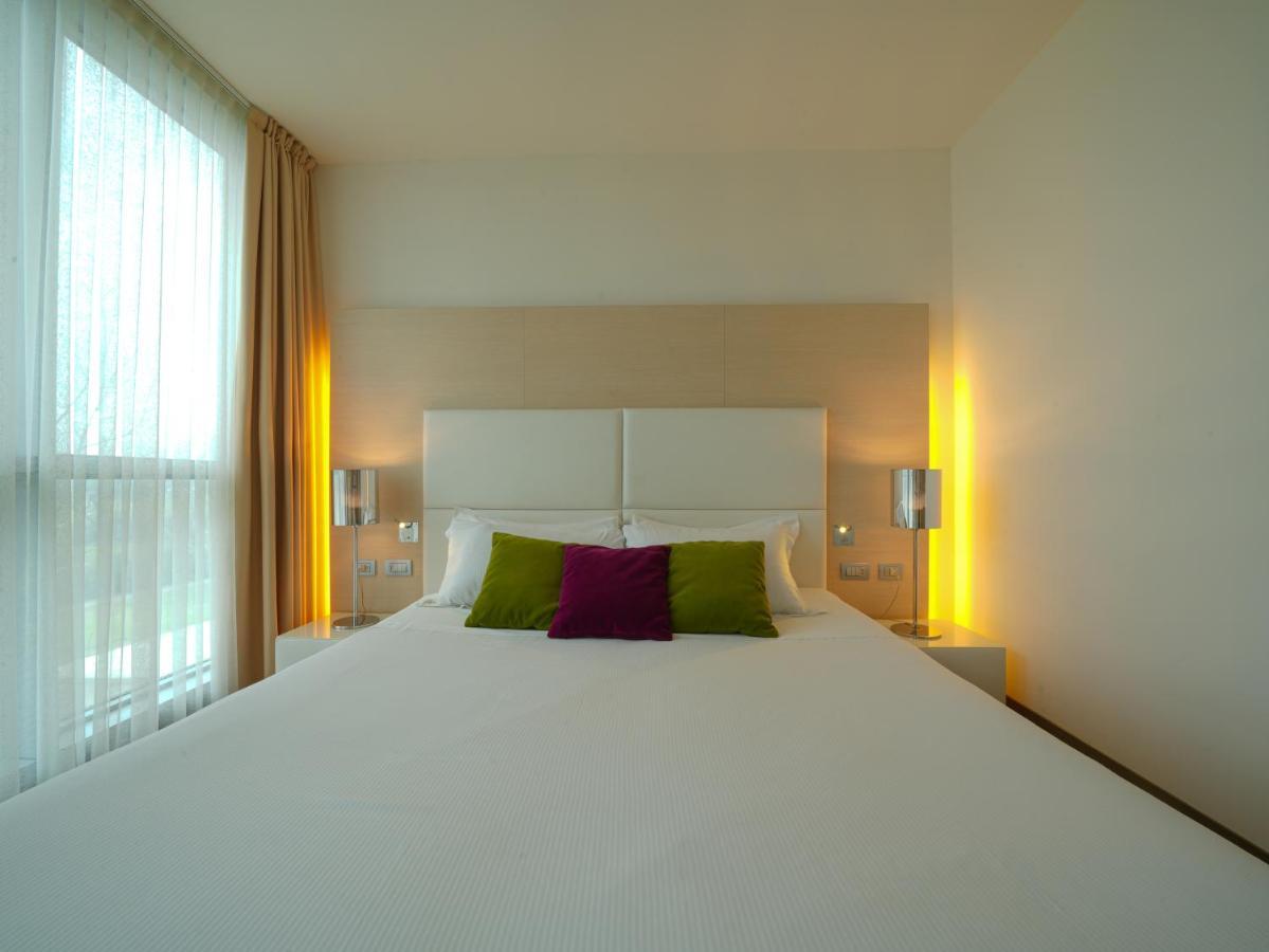 Hotel Pisa Tower Plaza Exteriér fotografie A room at the hotel