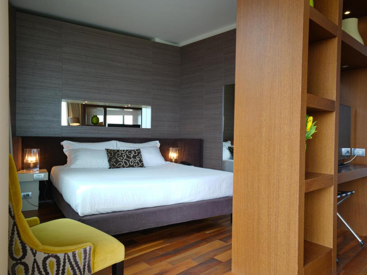 Hotel Pisa Tower Plaza Exteriér fotografie A bedroom at the hotel